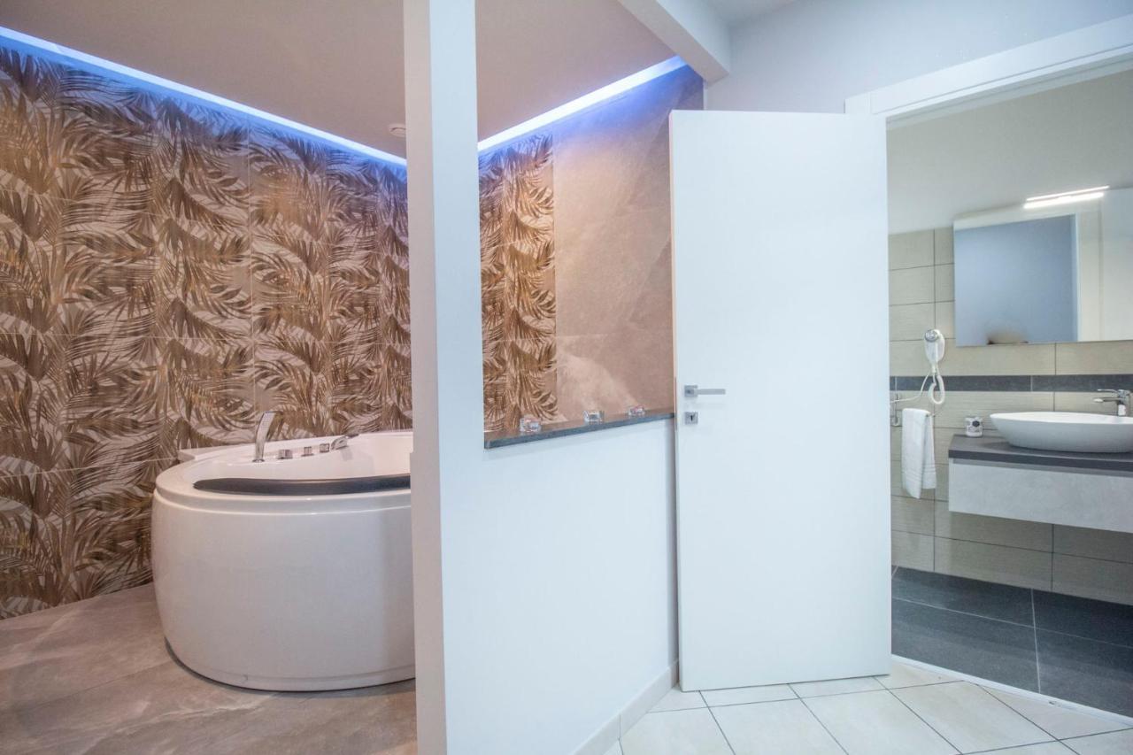 Royal Playa Suite And Apartament -Private Parking- Self Chek Out Катания Экстерьер фото