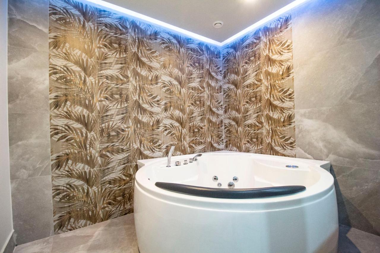 Royal Playa Suite And Apartament -Private Parking- Self Chek Out Катания Экстерьер фото